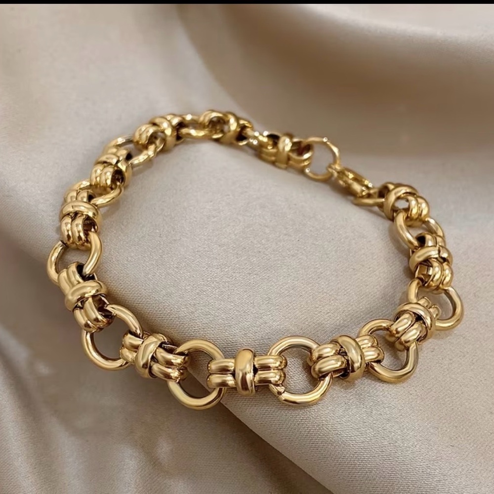 🔥TRENDY🔥 CUBAN LINK 18KT Gold Plated Bracelet